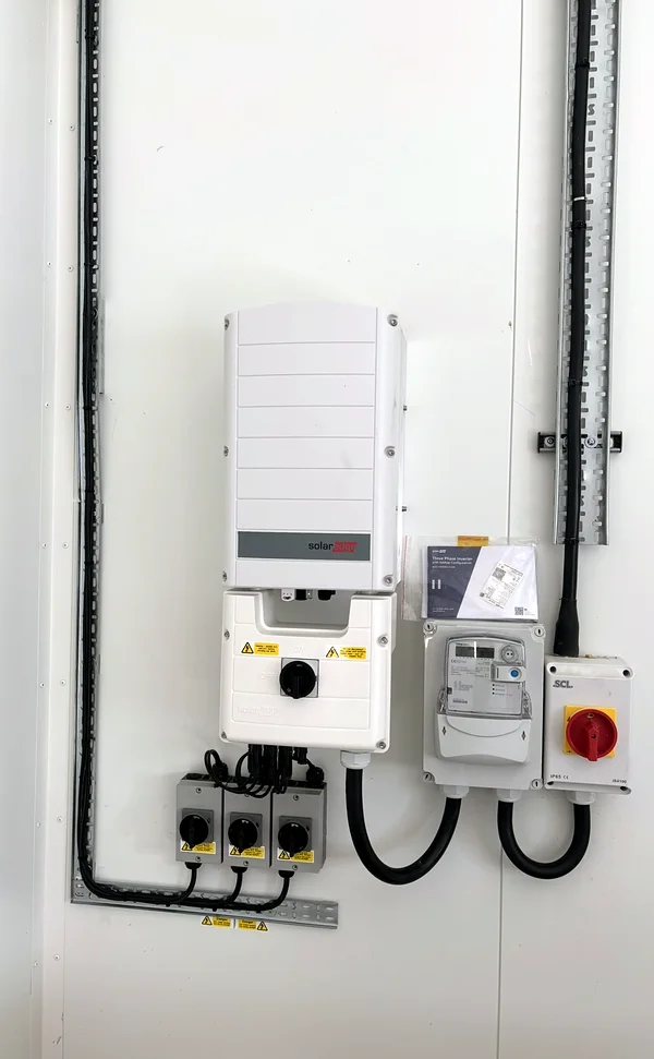 Solar inverter wiring